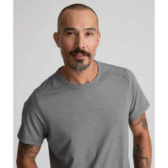 UNTUCKit Men's Gray Short Sleeve Crew Neck Performance T-Shirt Size Medium - Picture 2 of 7